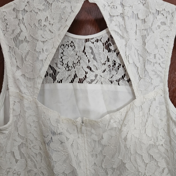 New Truth and Fable white lace dress - Picture 4 of 6